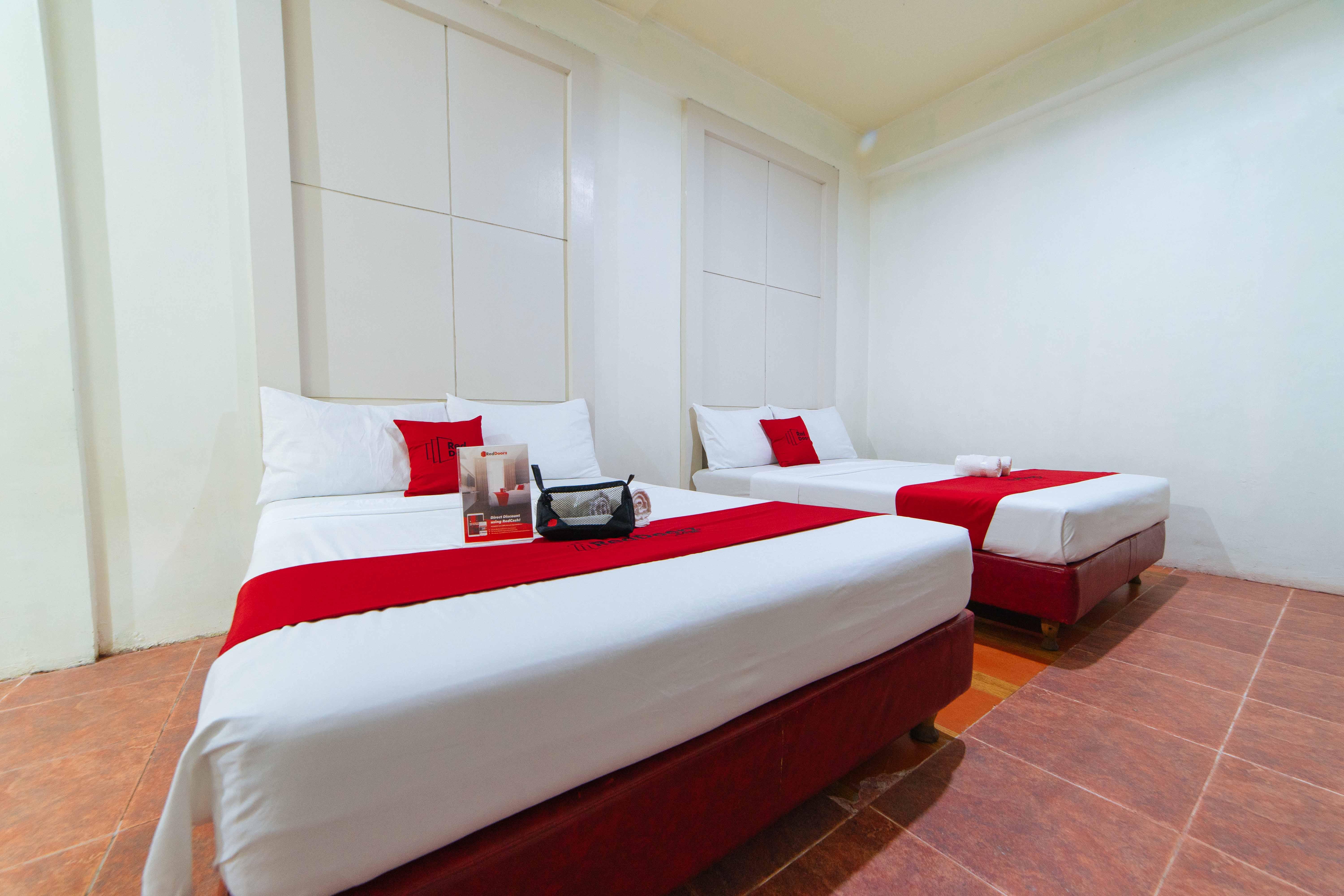 Reddoorz Near Walking Street Angeles City Екстер'єр фото