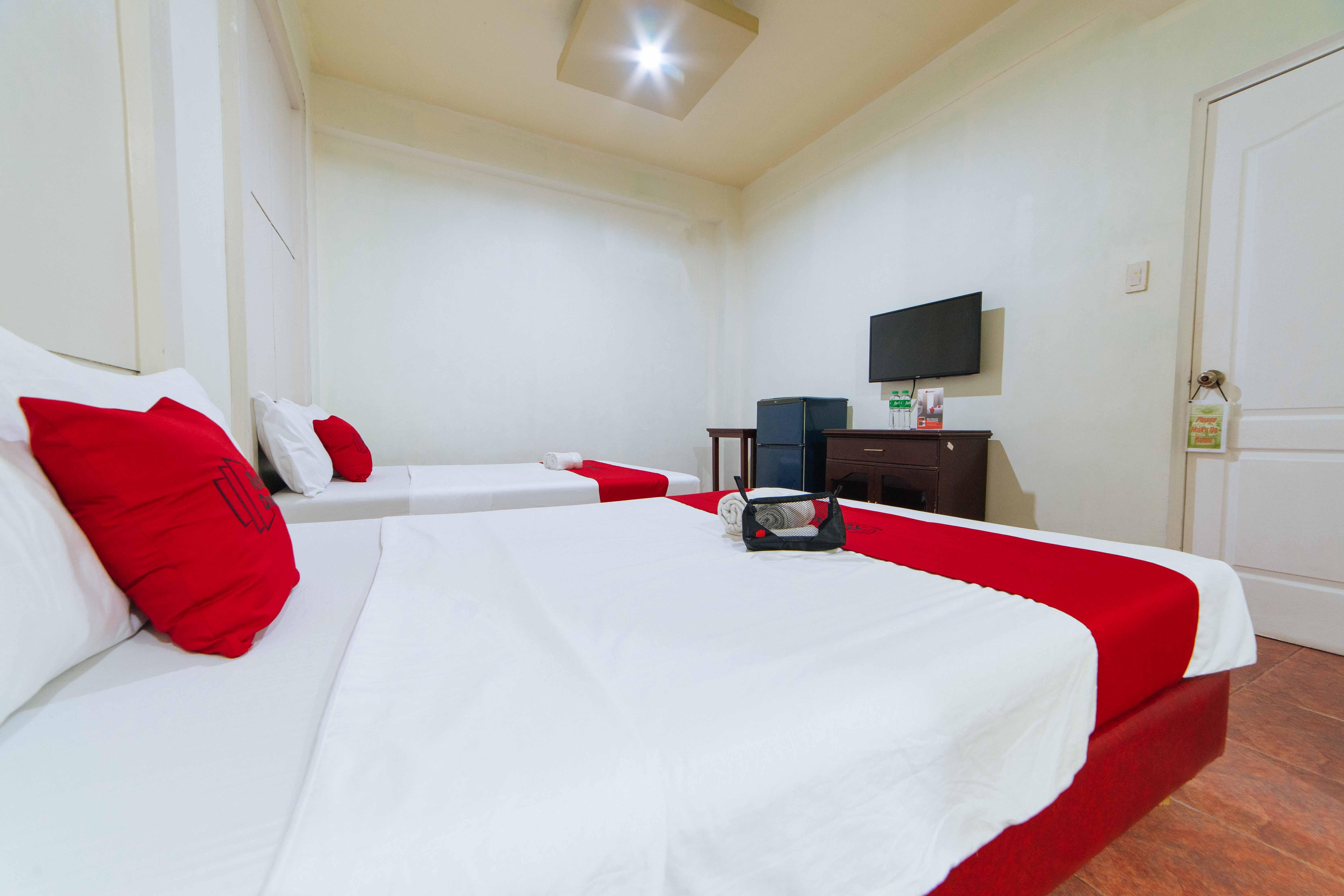 Reddoorz Near Walking Street Angeles City Екстер'єр фото