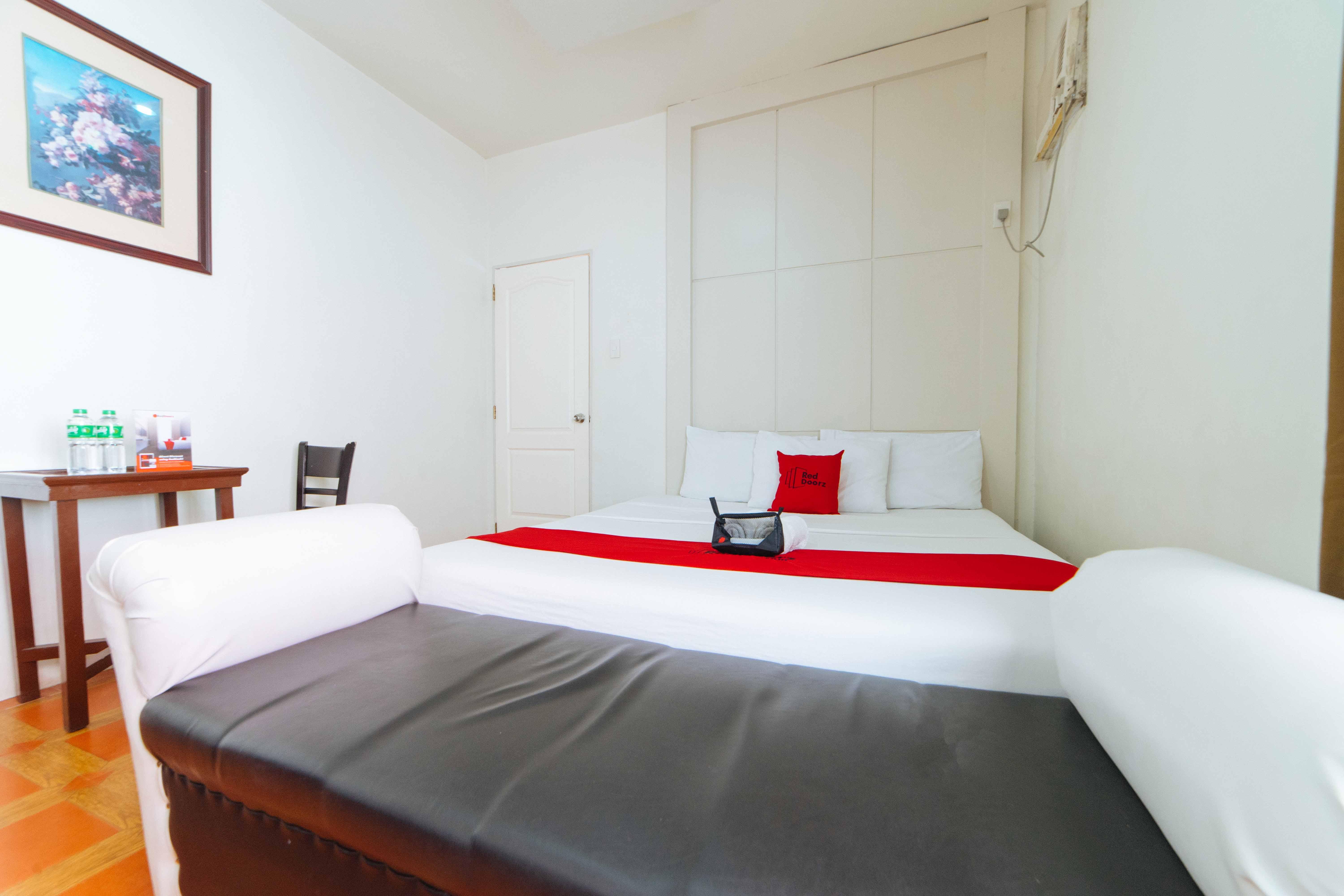 Reddoorz Near Walking Street Angeles City Екстер'єр фото