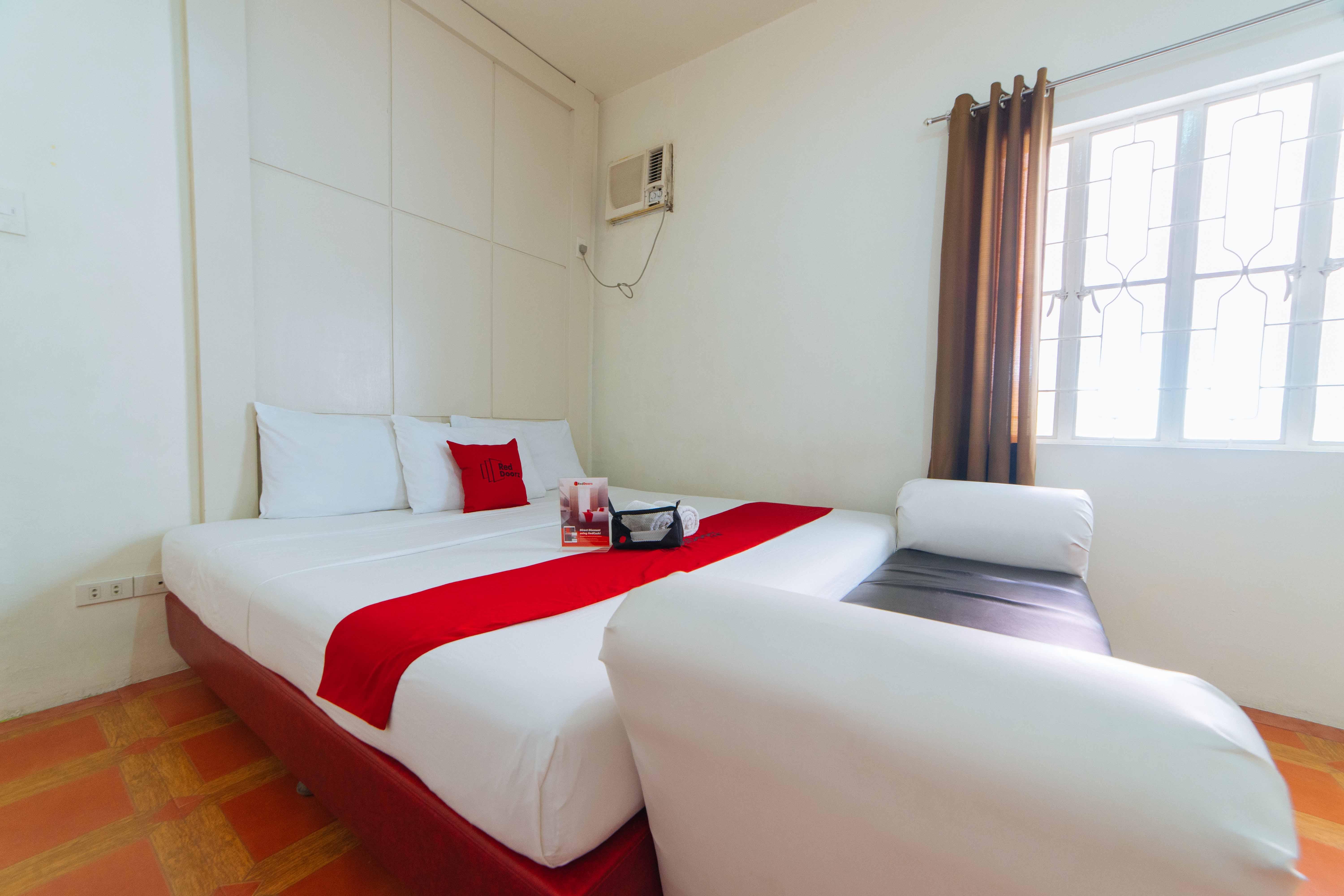 Reddoorz Near Walking Street Angeles City Екстер'єр фото