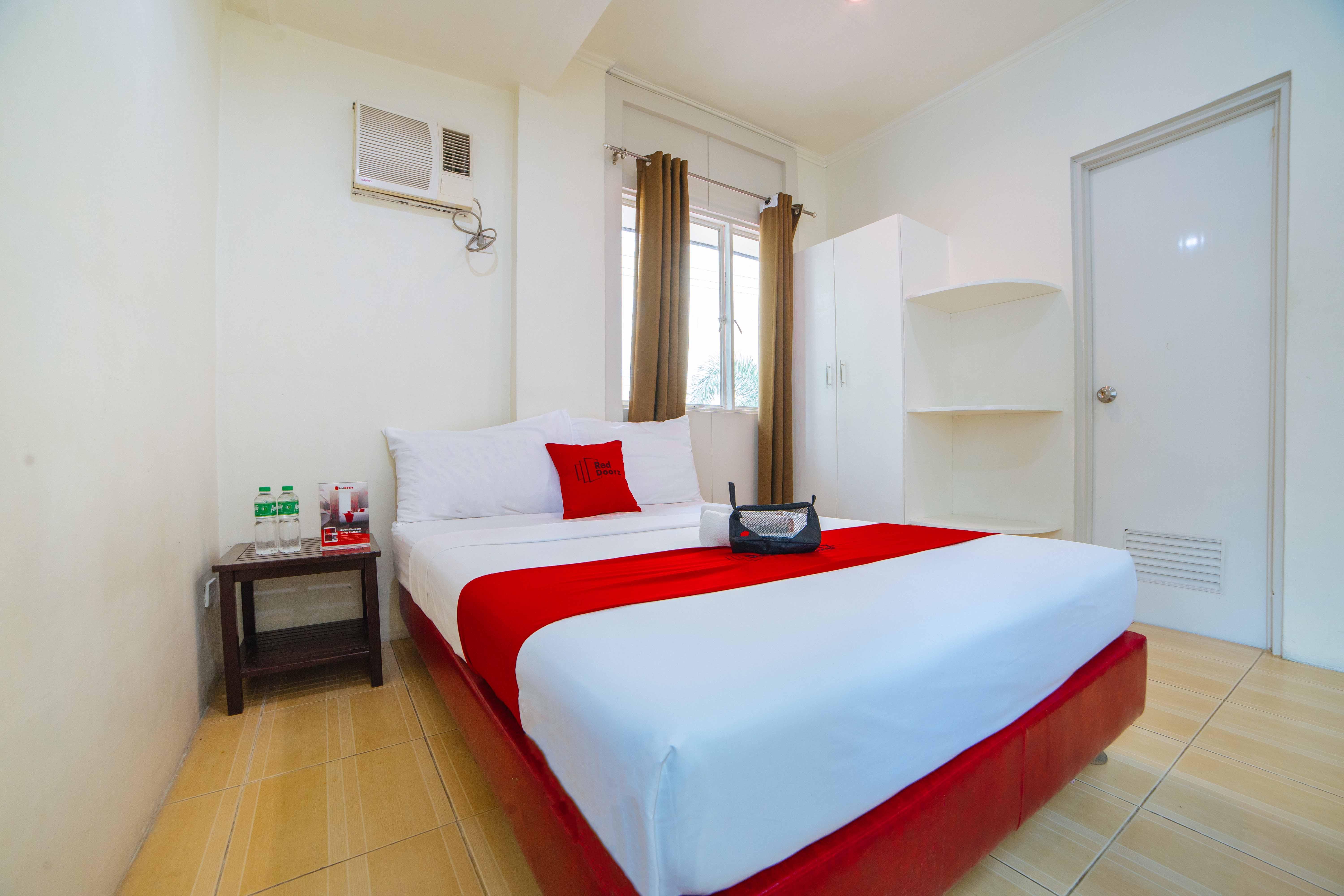 Reddoorz Near Walking Street Angeles City Екстер'єр фото