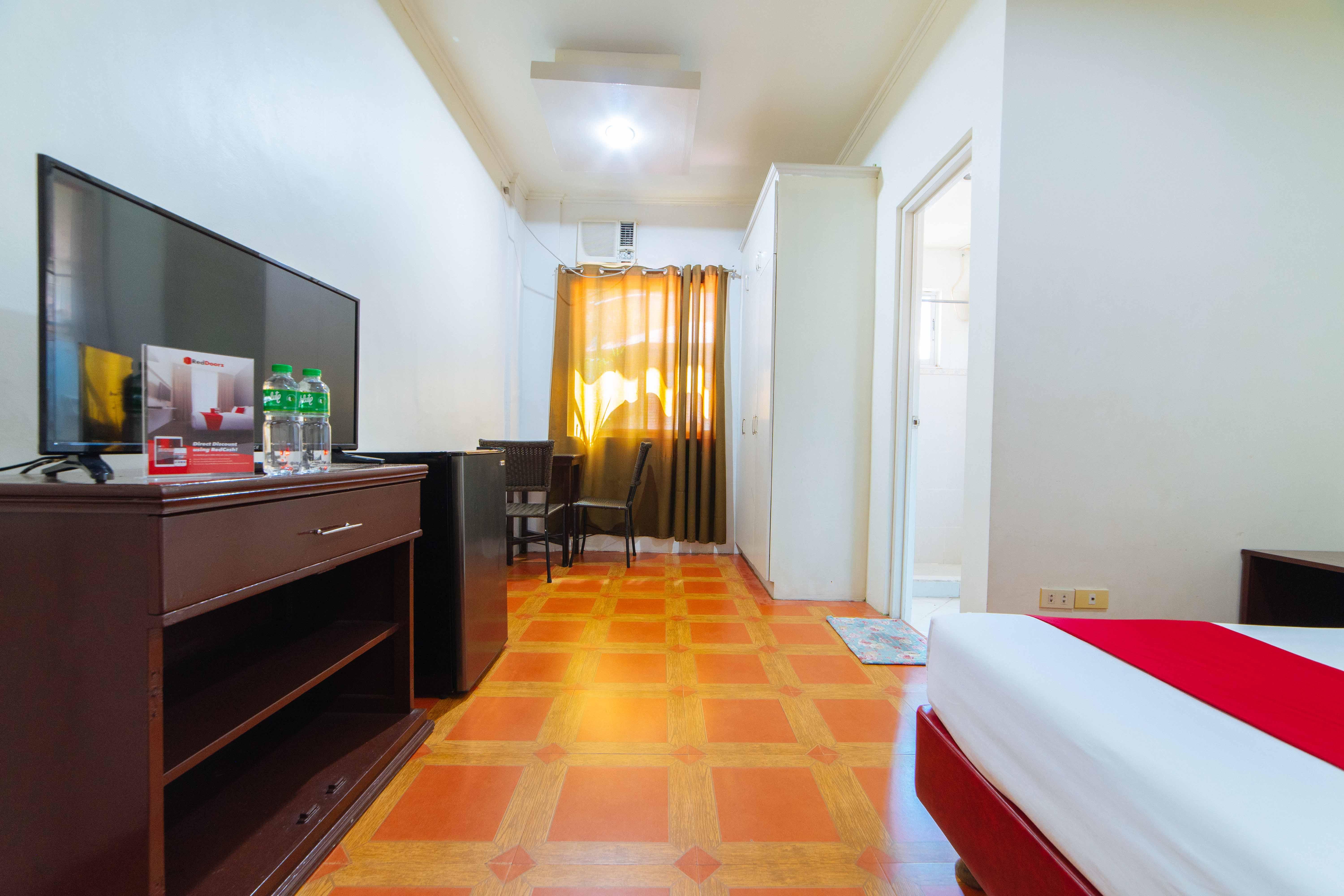 Reddoorz Near Walking Street Angeles City Екстер'єр фото