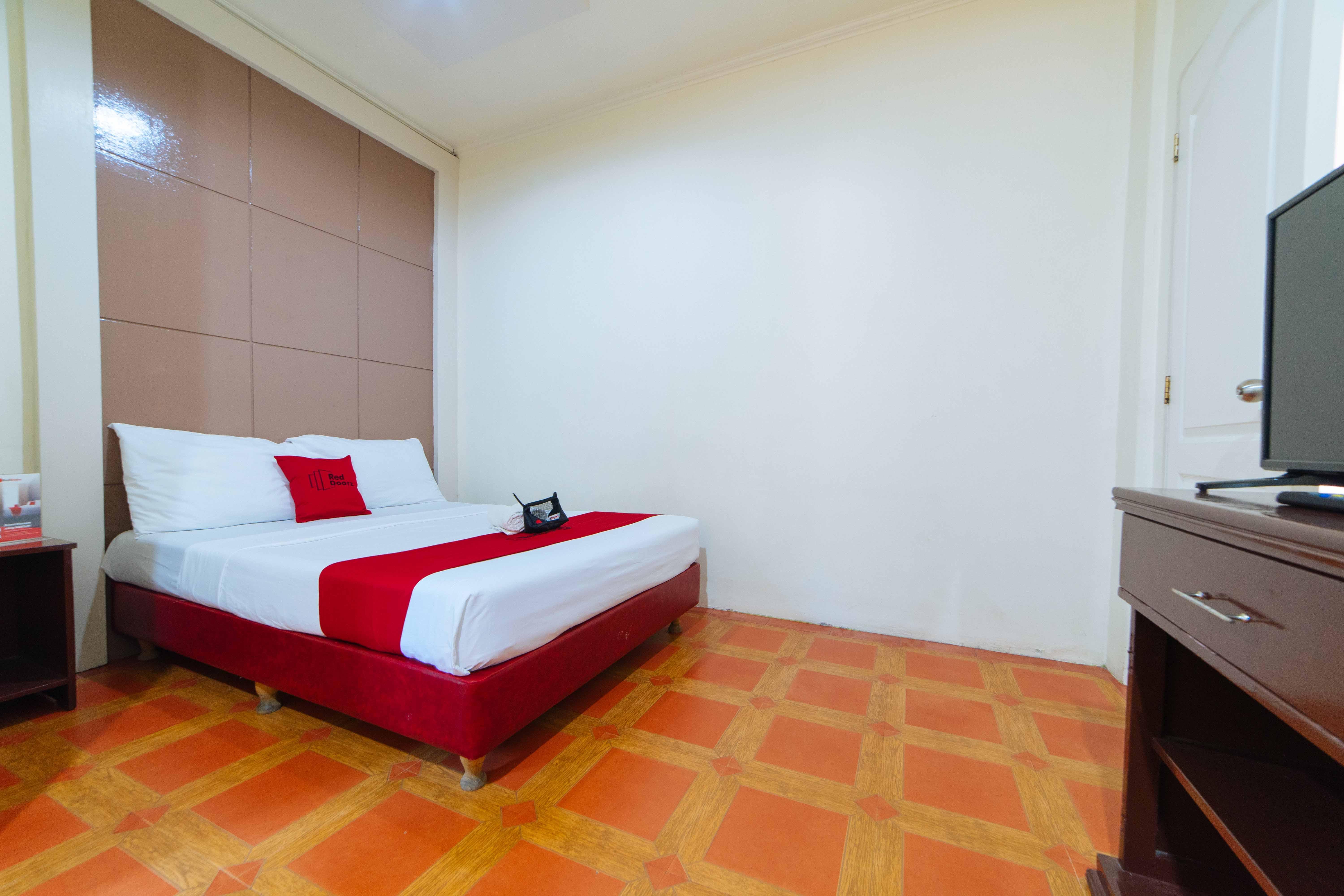Reddoorz Near Walking Street Angeles City Екстер'єр фото