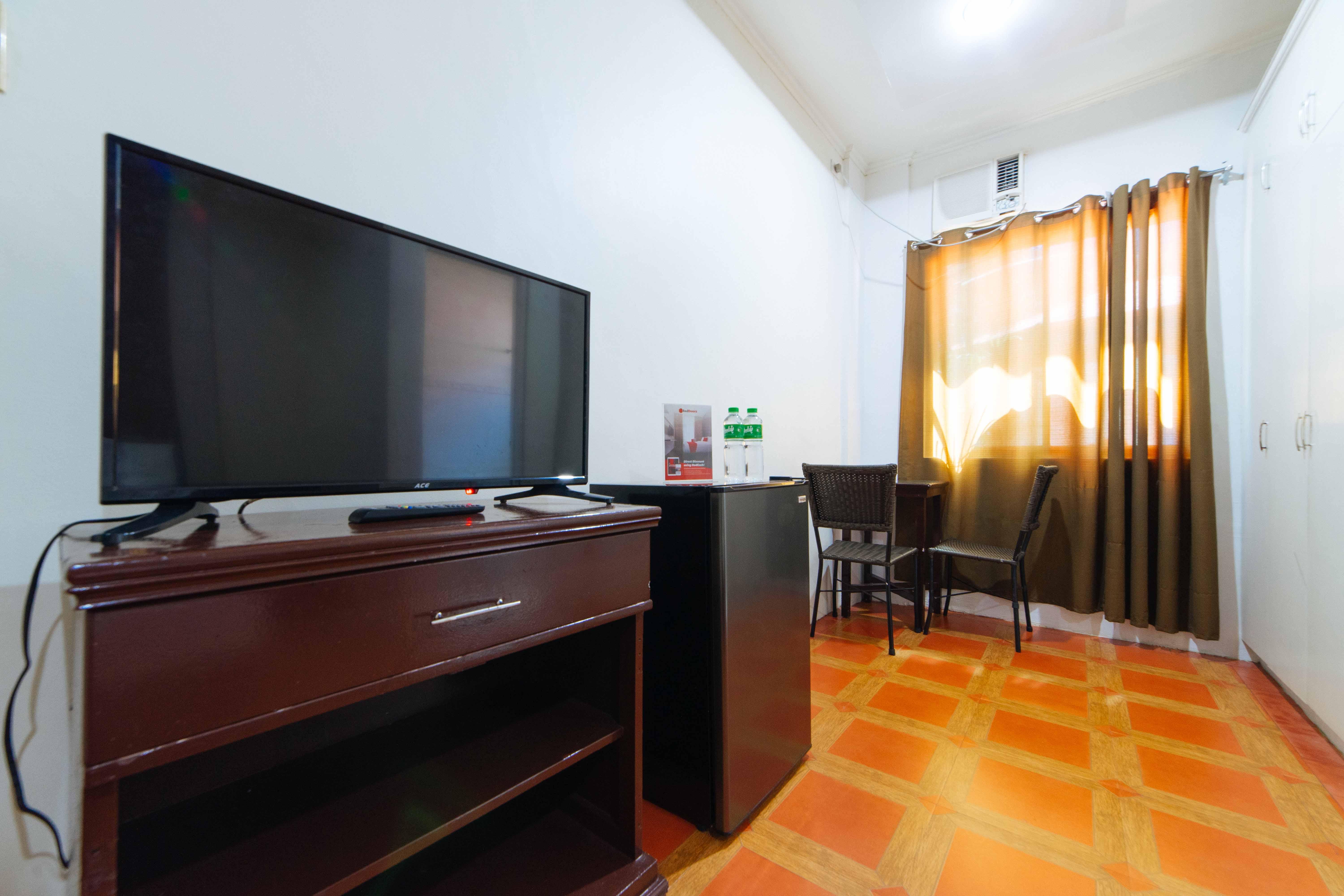 Reddoorz Near Walking Street Angeles City Екстер'єр фото