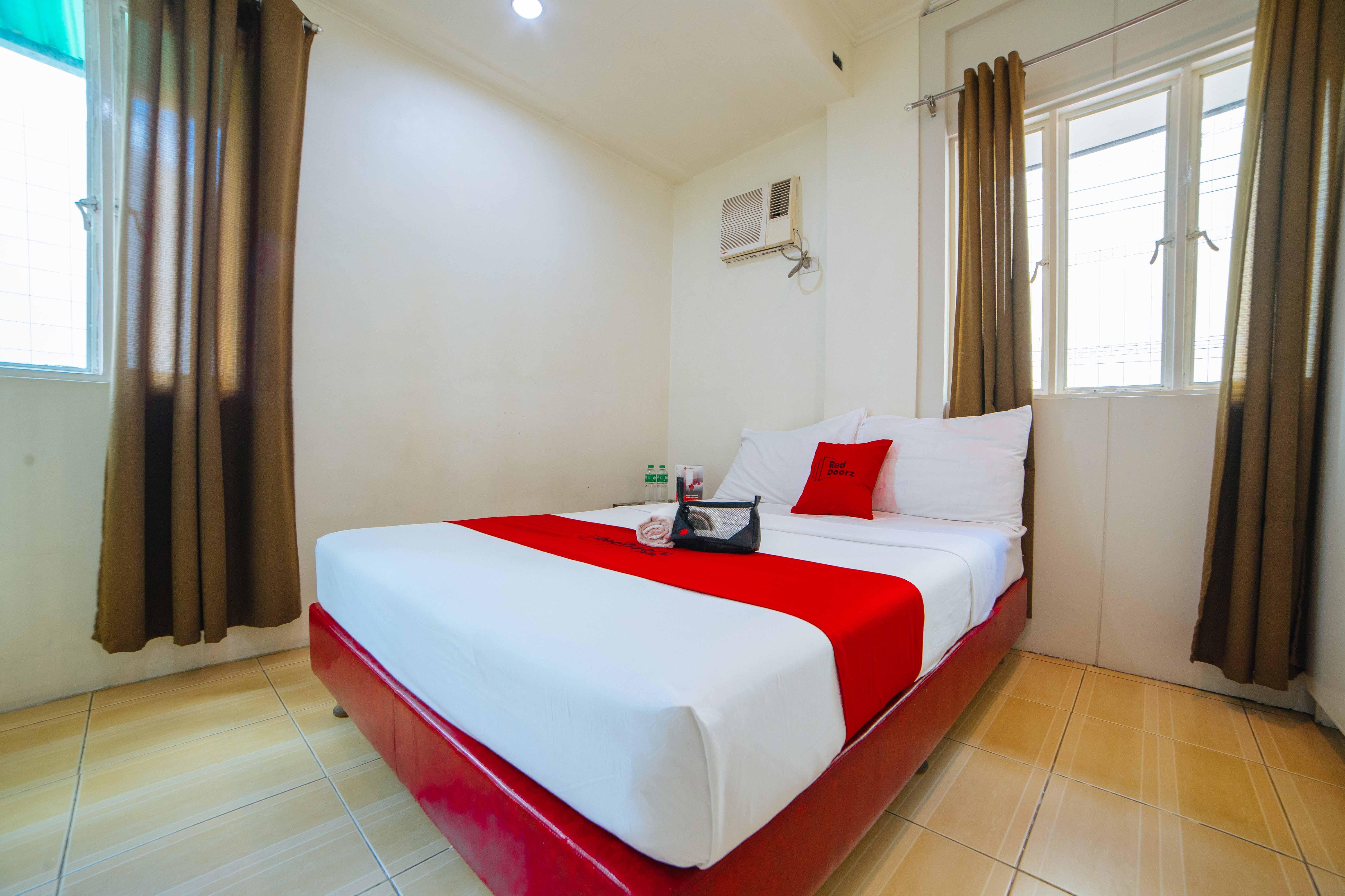 Reddoorz Near Walking Street Angeles City Екстер'єр фото