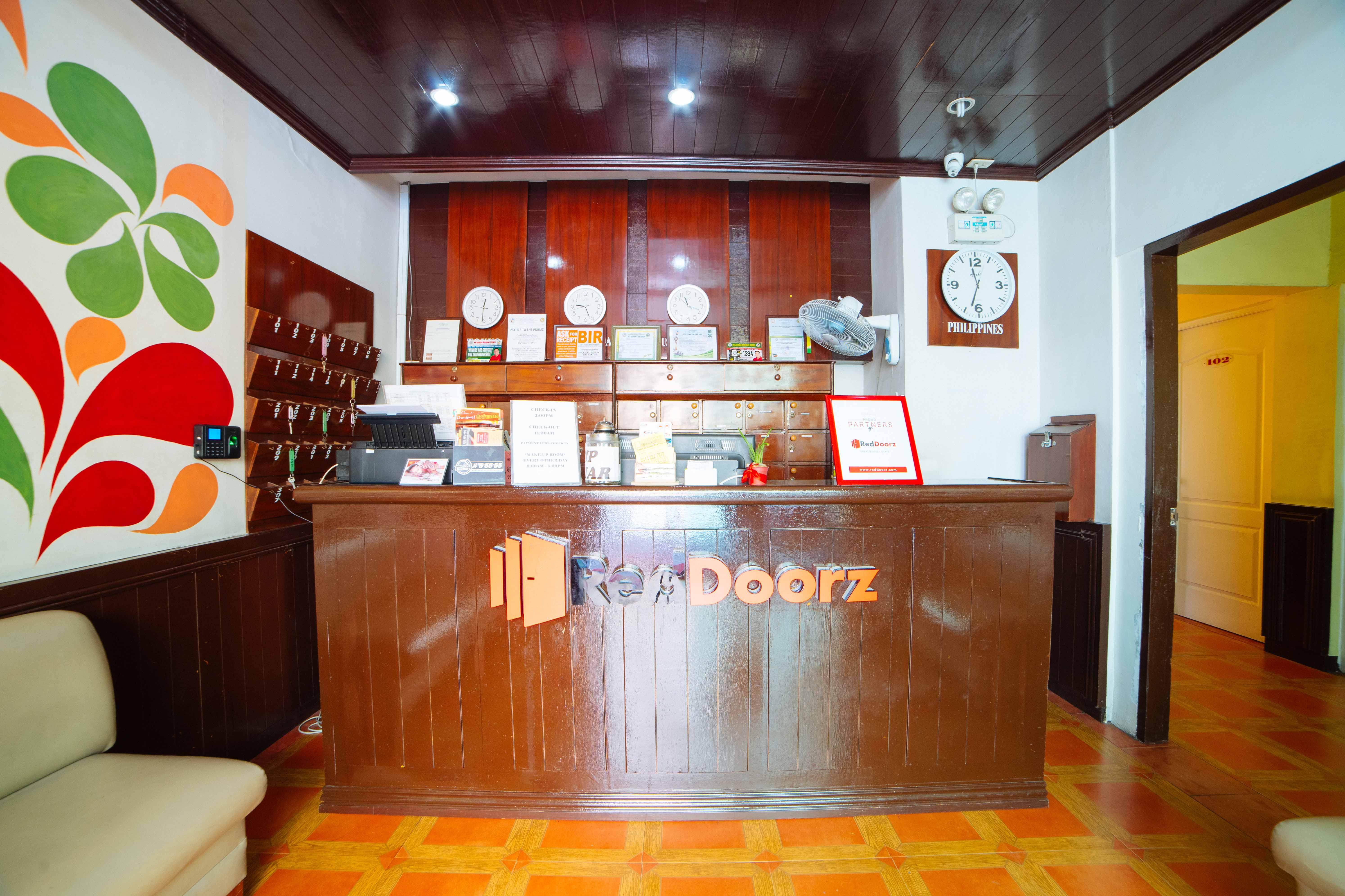 Reddoorz Near Walking Street Angeles City Екстер'єр фото