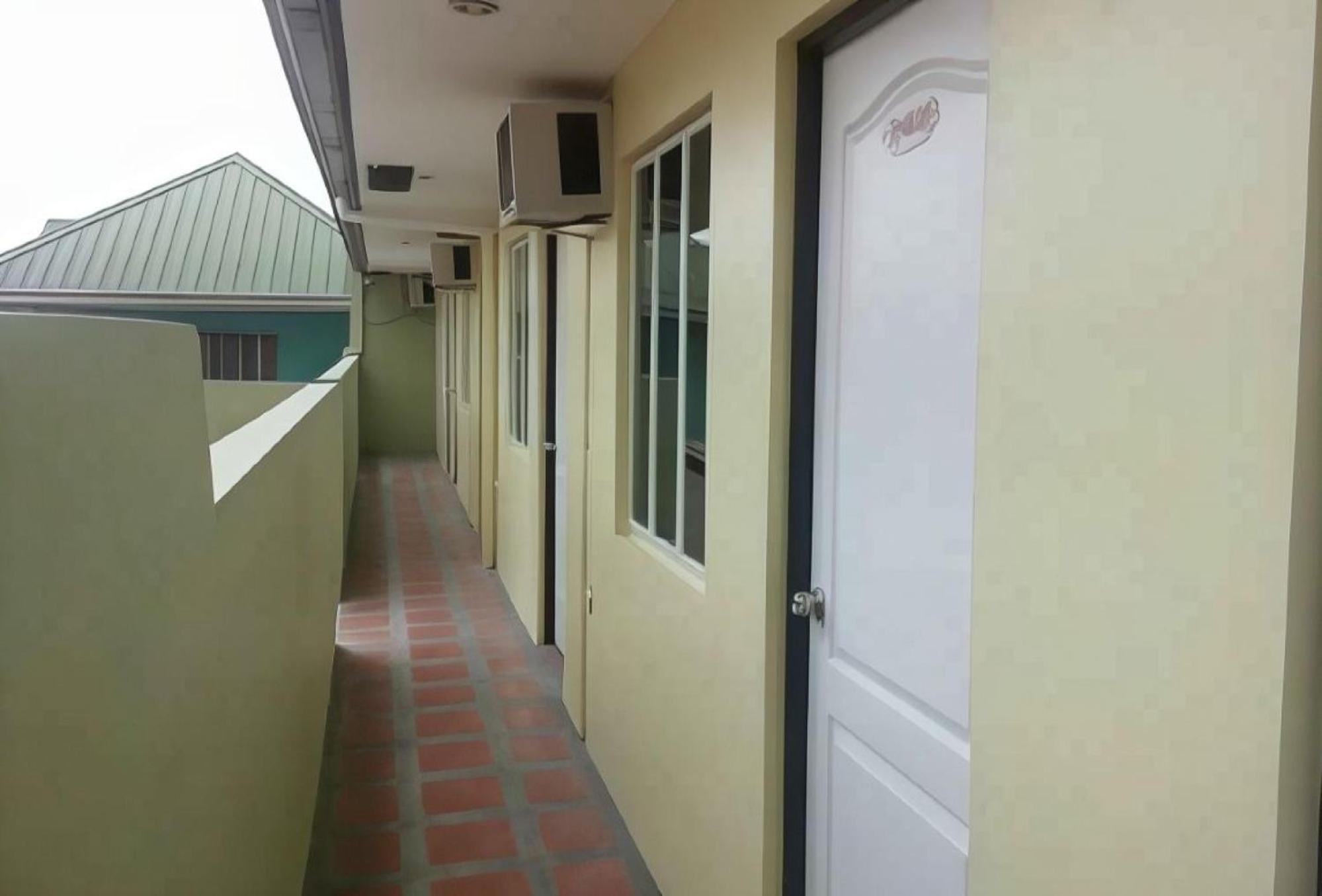 Reddoorz Near Walking Street Angeles City Екстер'єр фото