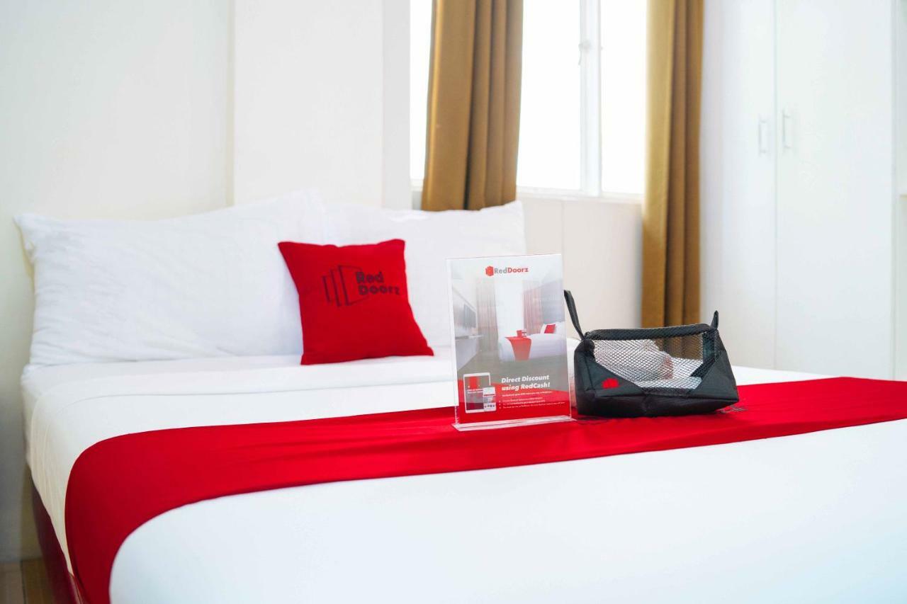 Reddoorz Near Walking Street Angeles City Екстер'єр фото